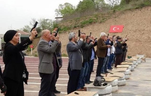 Tι φοβούνται; Τούρκοι μουχτάρηδες εκπαιδεύτηκαν από την Αστυνομία να ρίχνουν με πιστόλια και καλάσνικοφ